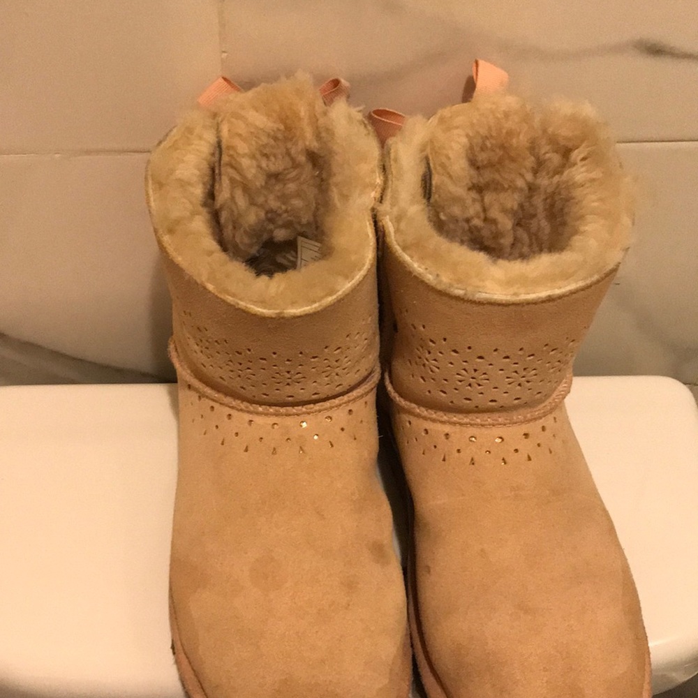 Peach uggs.